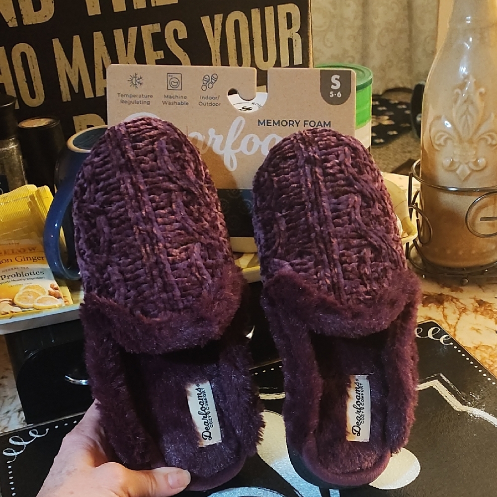 Dearform Memory Foam Women's Plush Purple Slippers S (5-6)